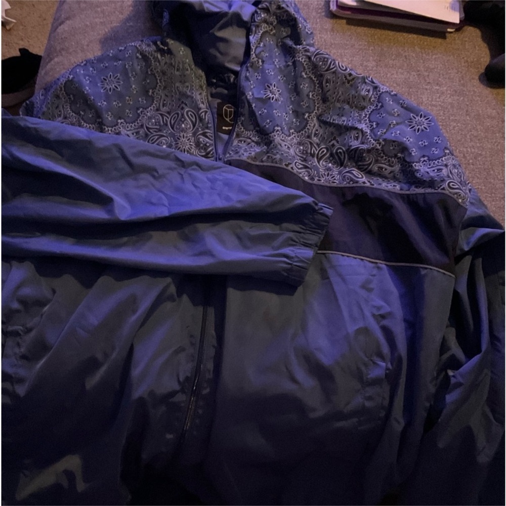 Blue wind breaker